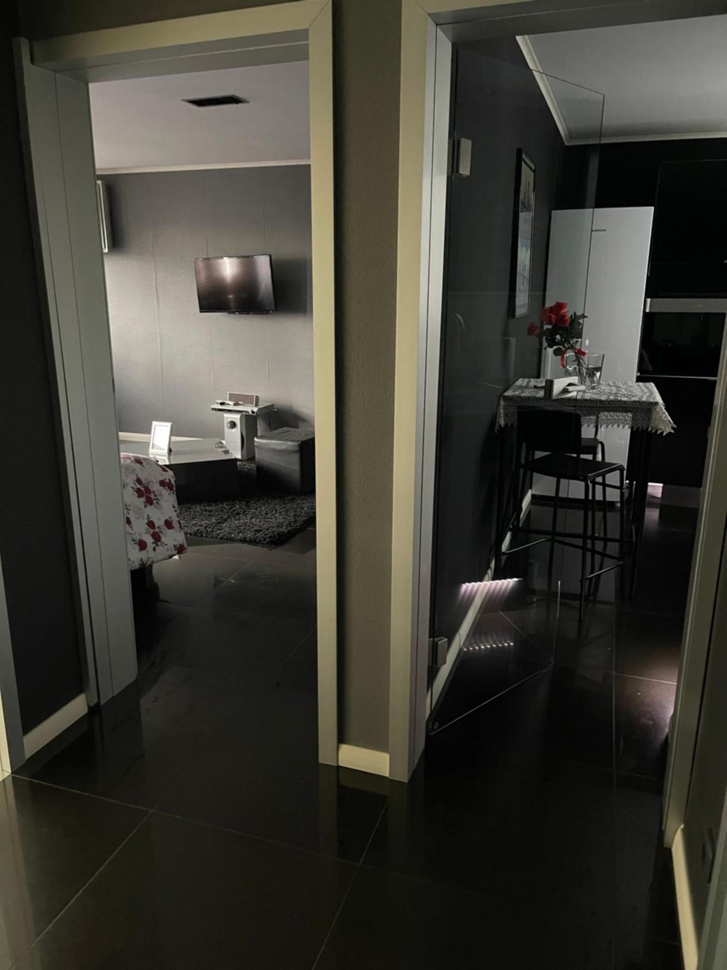 Black Apartament Nr1 Boekarest Buitenkant foto