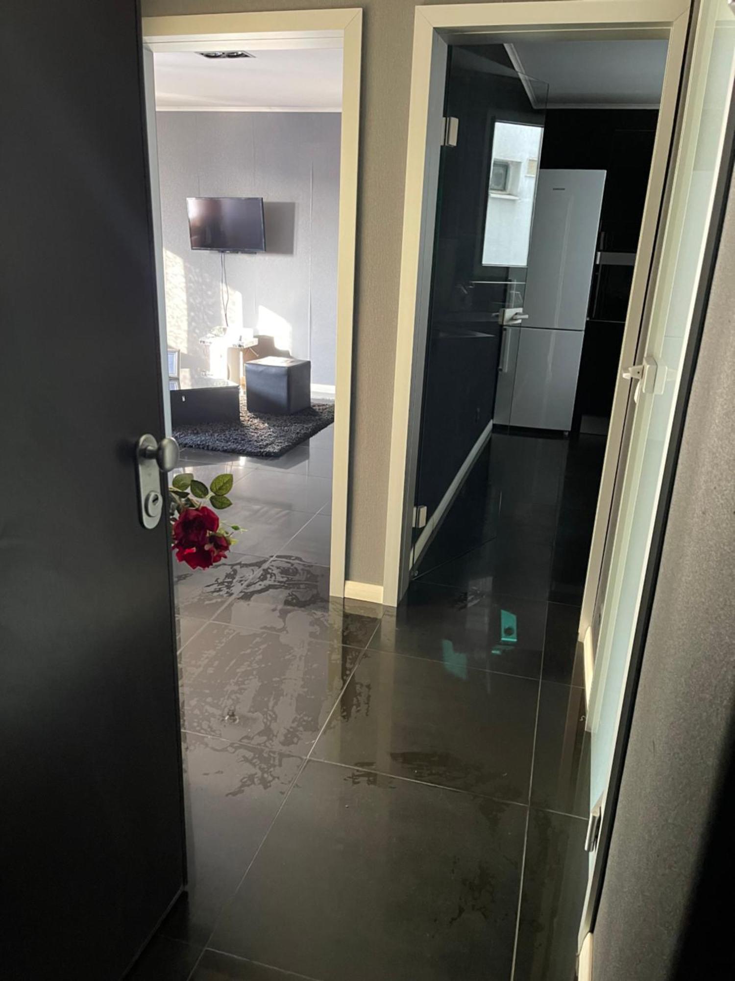 Black Apartament Nr1 Boekarest Buitenkant foto